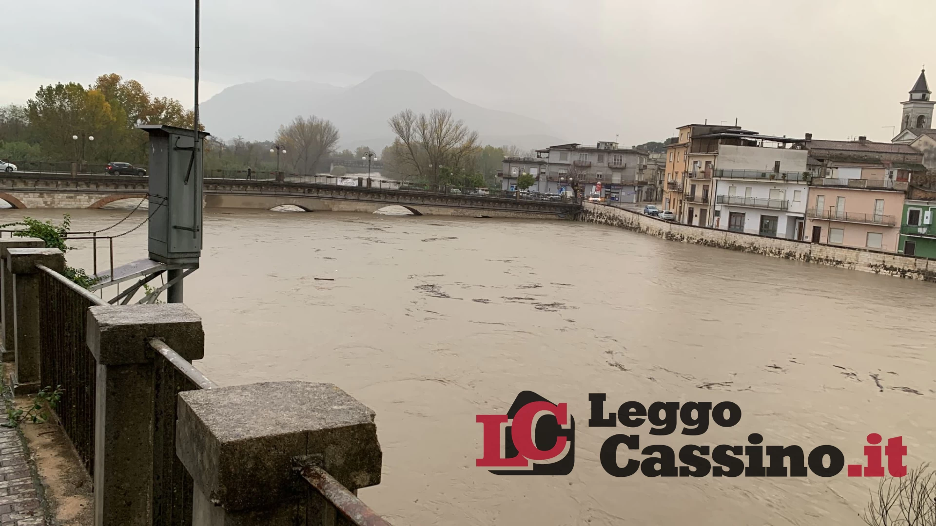 Liri in piena, a Pontecorvo chiuso il ponte. Primi fiocchi in Ciociaria