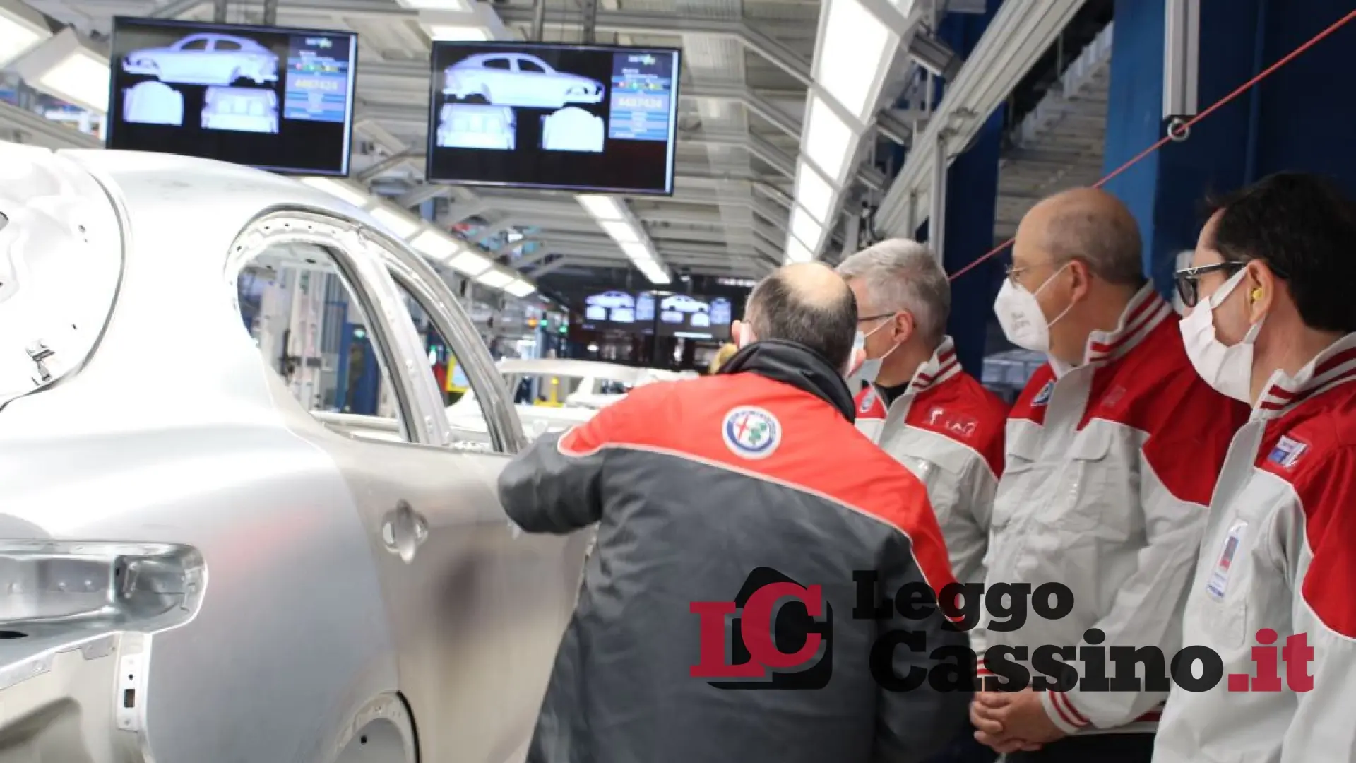 Stellantis, subito il primo stop del 2023: lunedì operai a casa