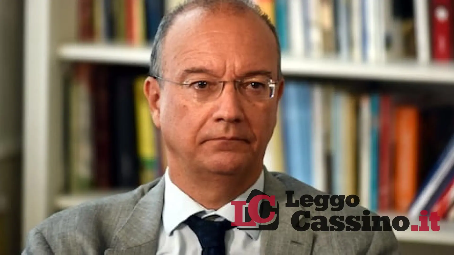"A Latina immagini da ventennio al convegno sulla scuola, Valditara faccia chiarezza"