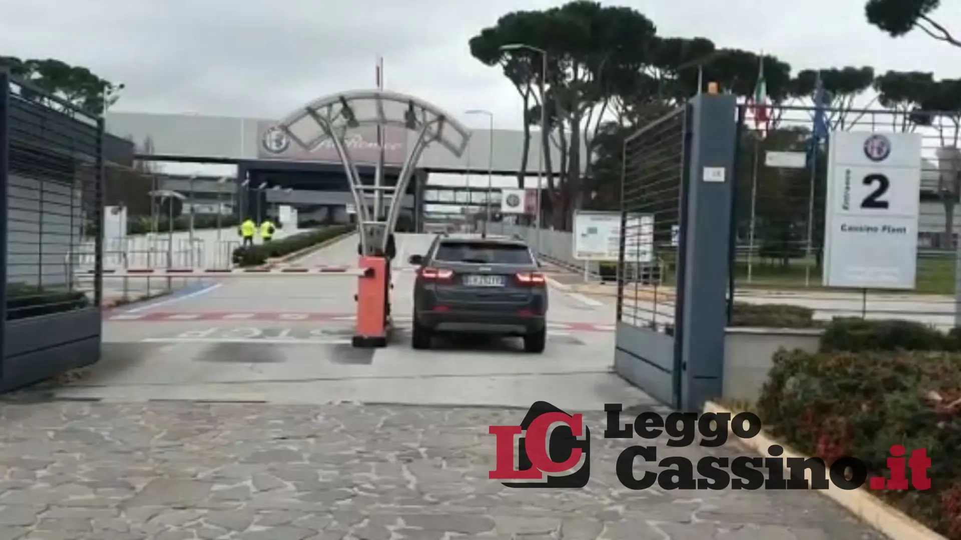Carlos Tavares arriva a Cassino a bordo di una una Jeep Cherokee