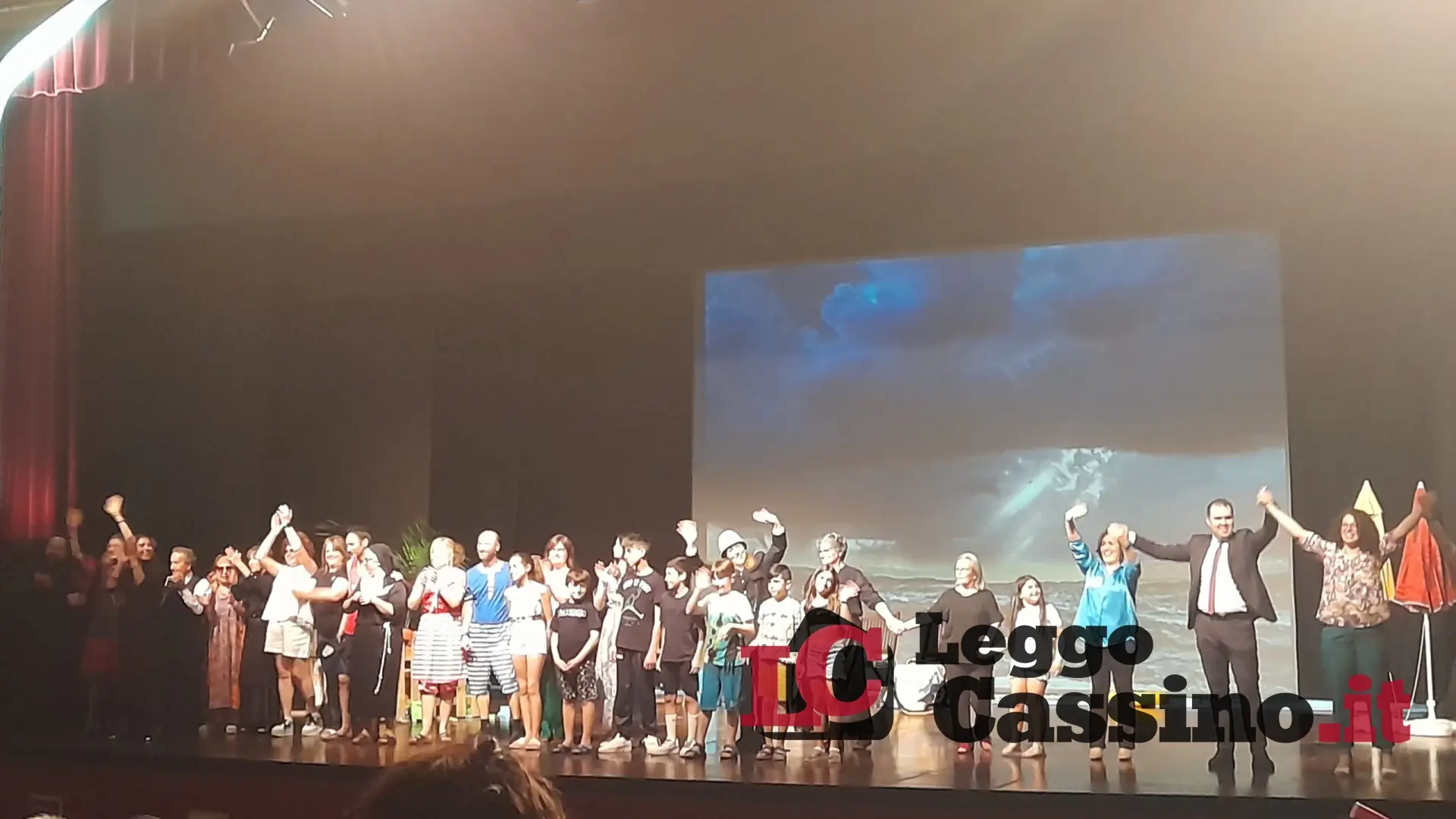 Standing ovation al Teatro Manzoni di Cassino per "Eternamente noi"