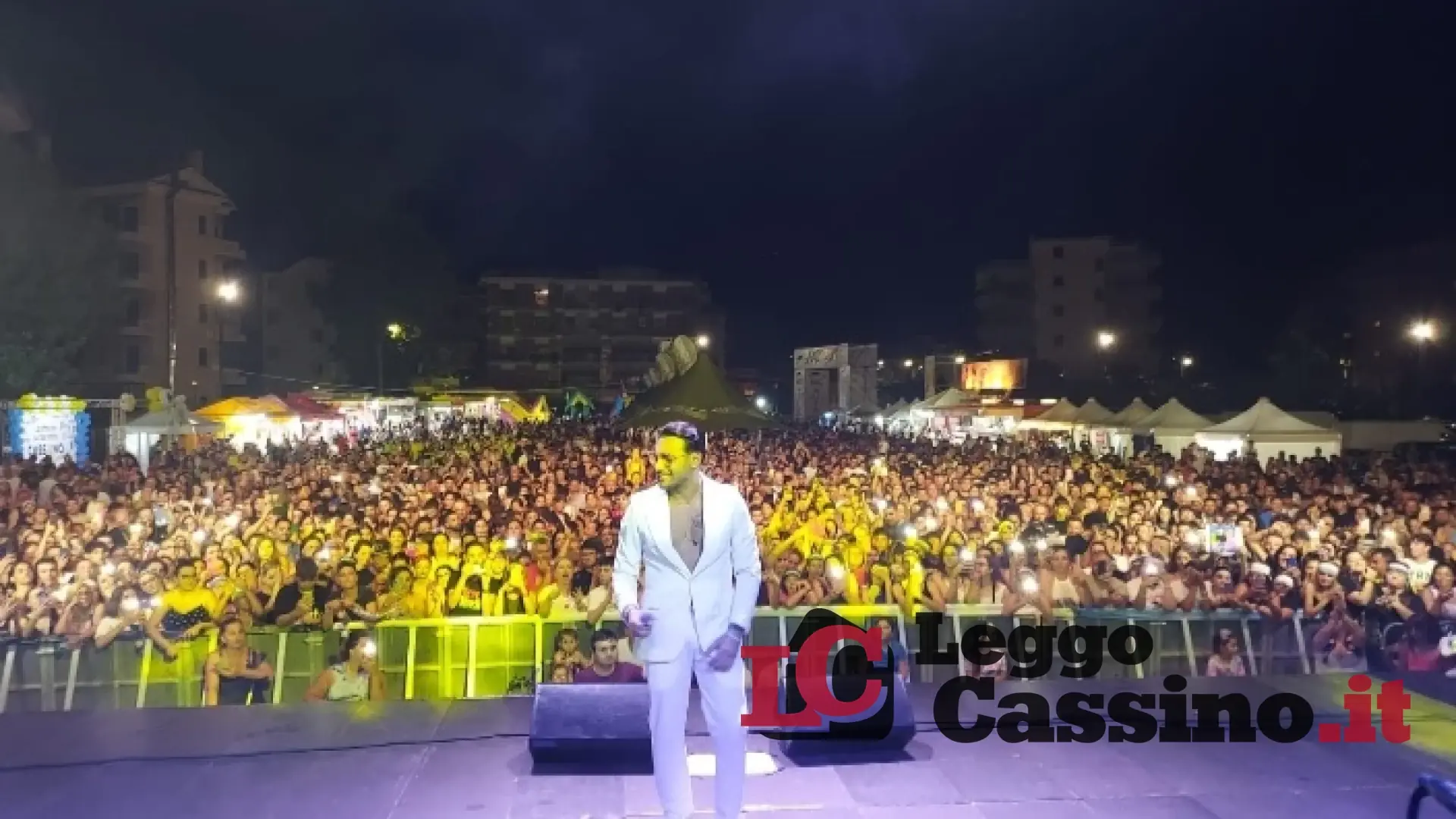 In migliaia per Daniele De Martino, "Cassino Birra" incassa il sesto successo