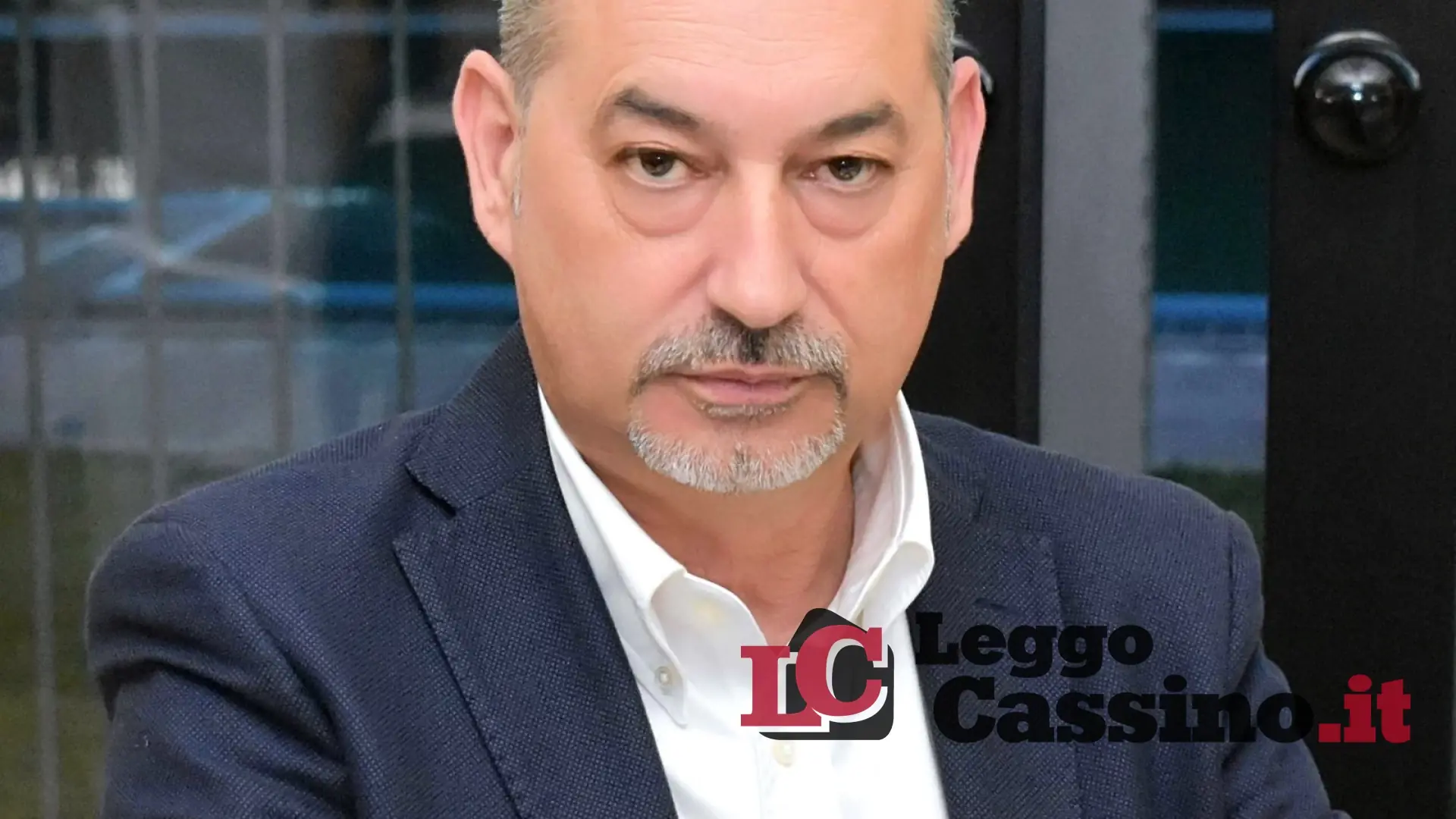 Pubblica su Facebook le foto di rifiuti e finisce in Tribunale