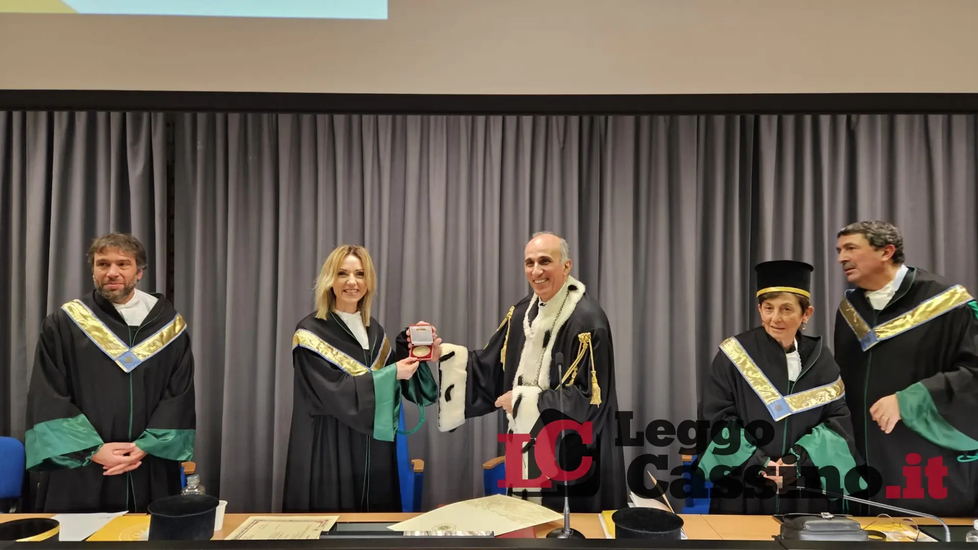 La campionessa di scherma Valentina Vezzali da oggi è una laureata dell’Unicas