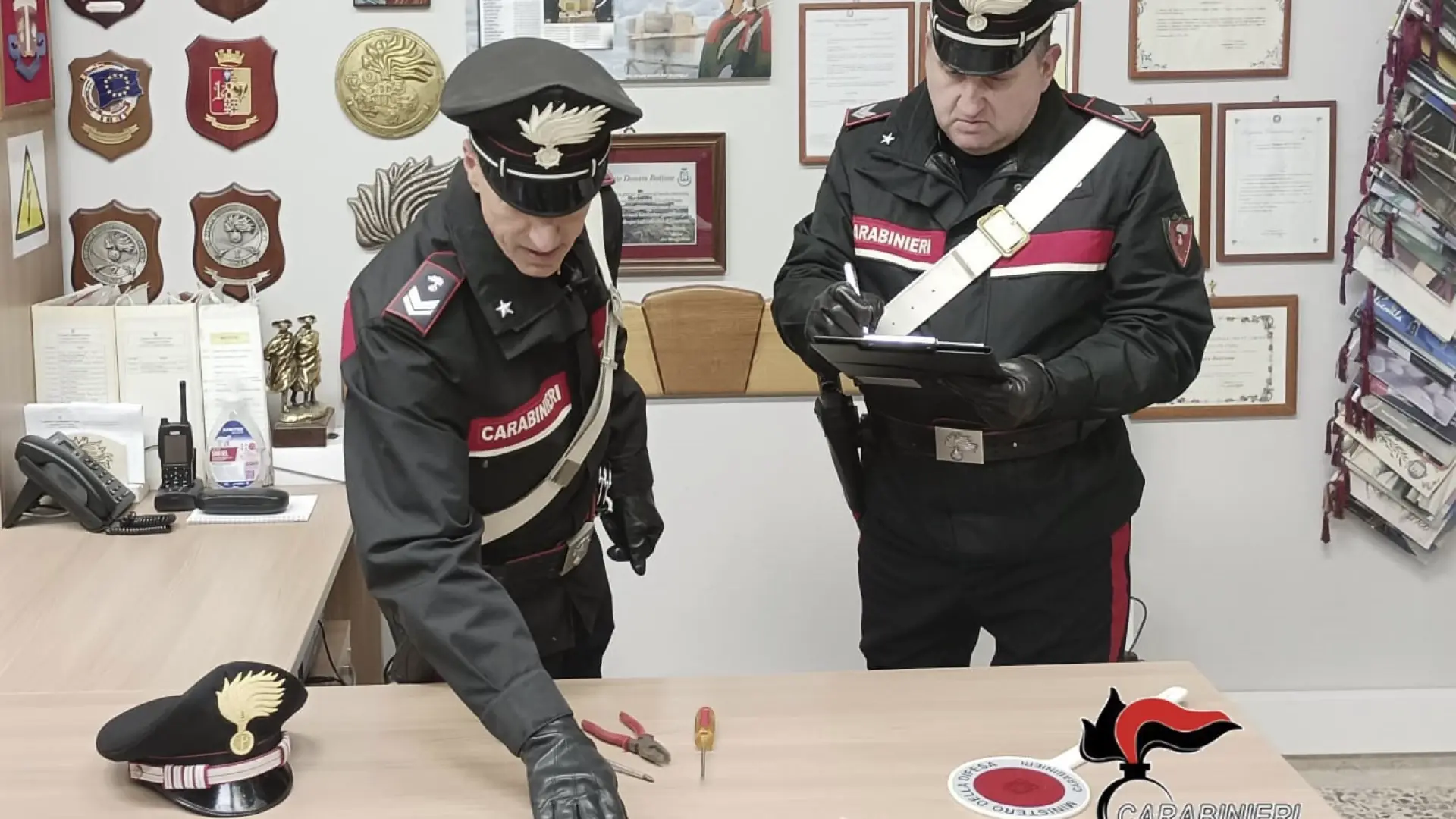 Rubano mille euro a un quarantenne di Cassino, denunciate tre donne