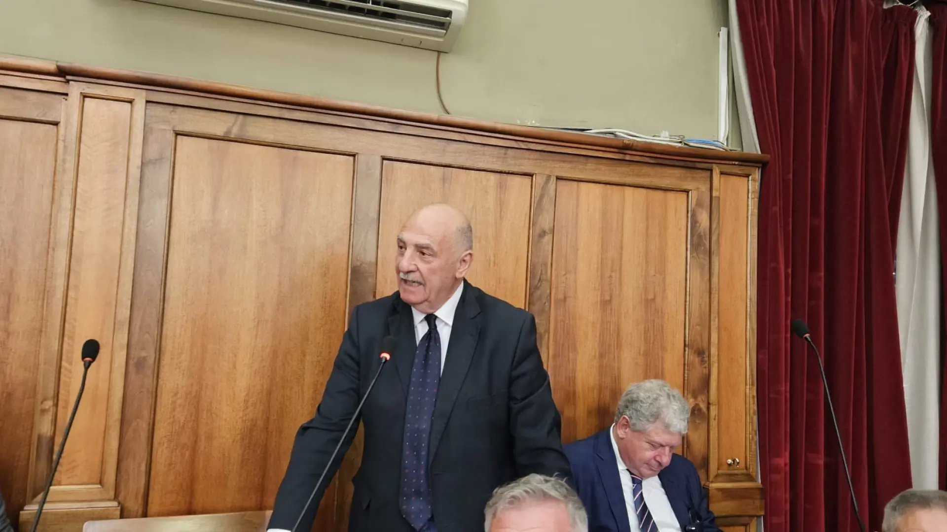 Degrado igienico in centro: Evangelista e Sebastianelli all'attacco