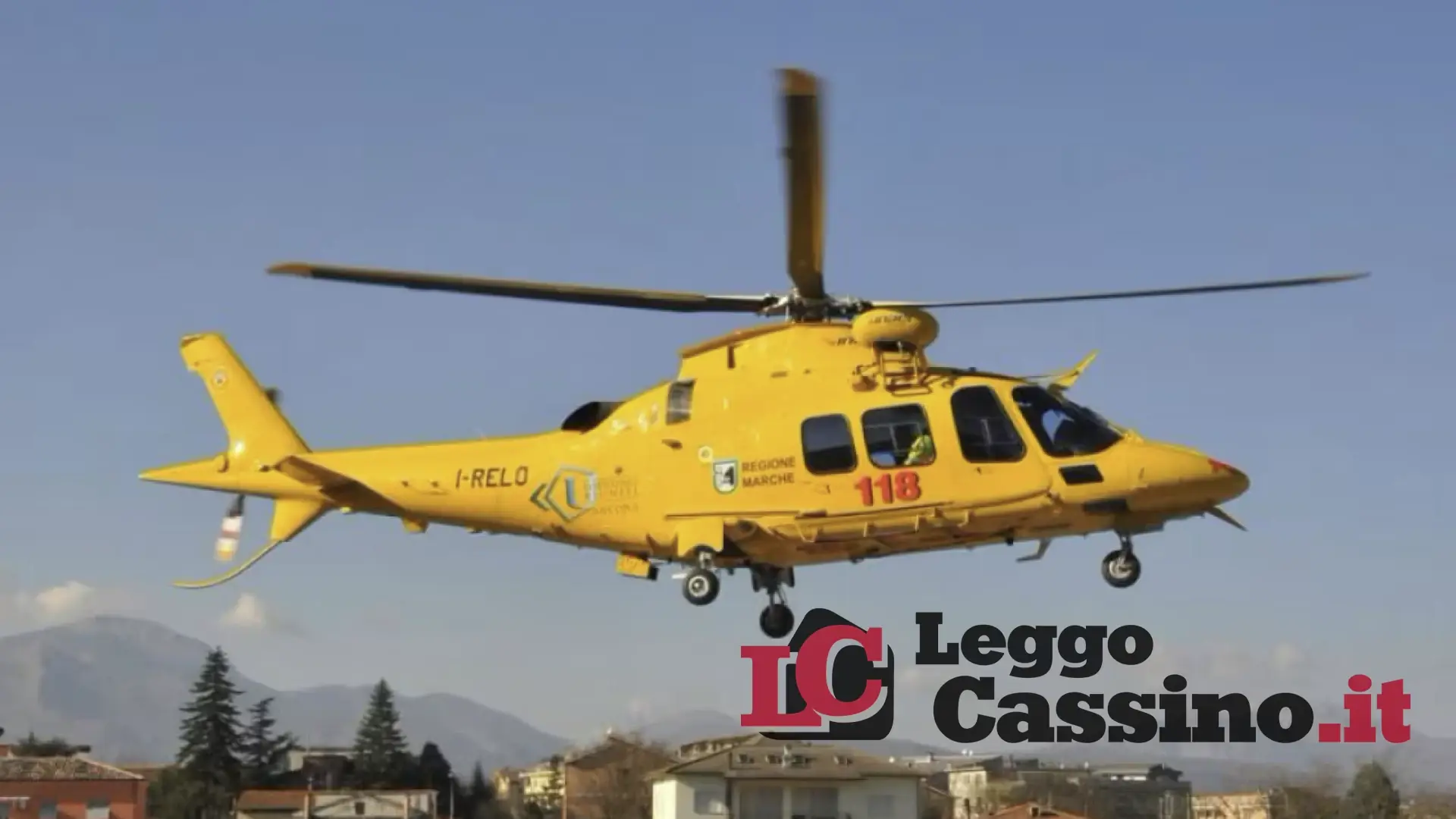 Cervaro, uomo precipita dal tetto: elitrasportato