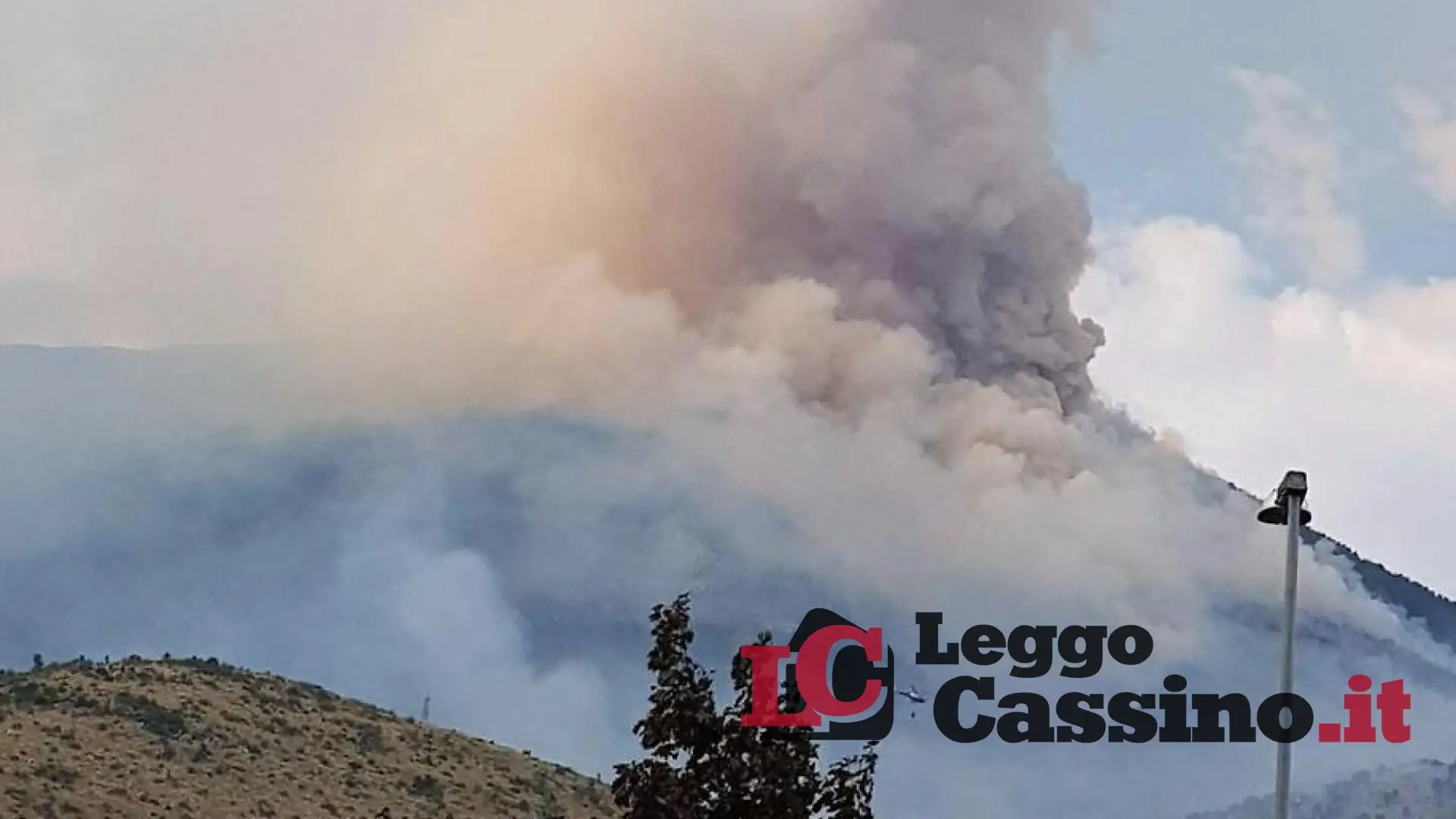 Monte Cairo in fiamme, l'appello della sindaca di Terelle