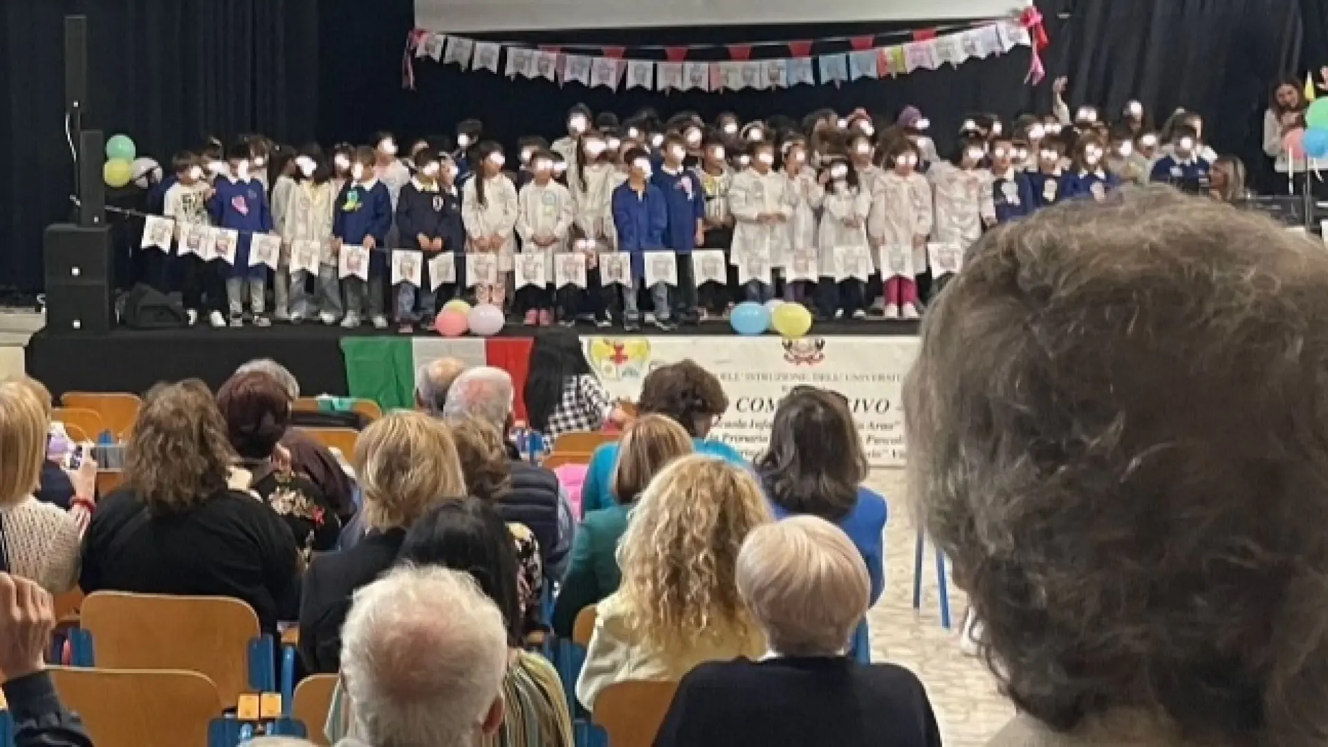 All'I.C. Cassino 1 Festa dei Nonni, l'auditorium pieno di nonni ed ex docenti