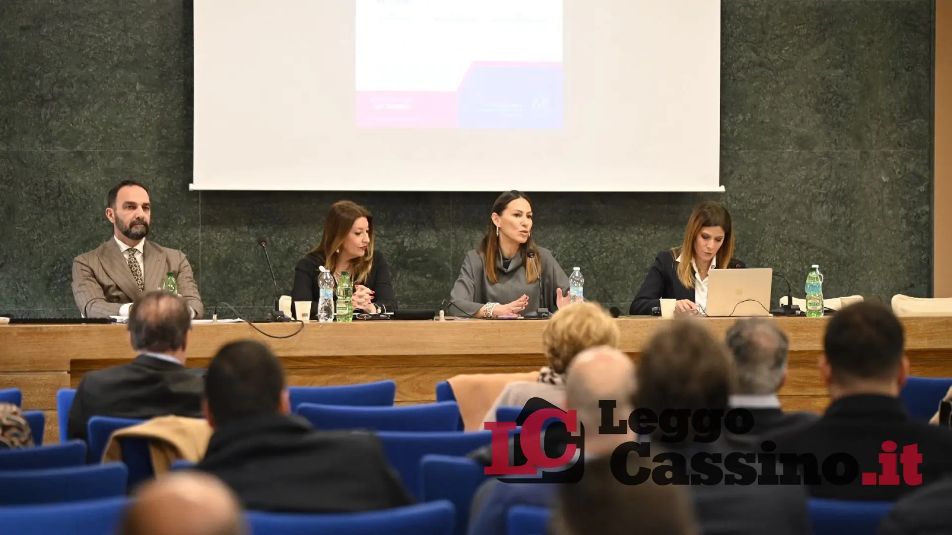 Sovraindebitamento e crisi: "Futura" fa il pieno di esperti