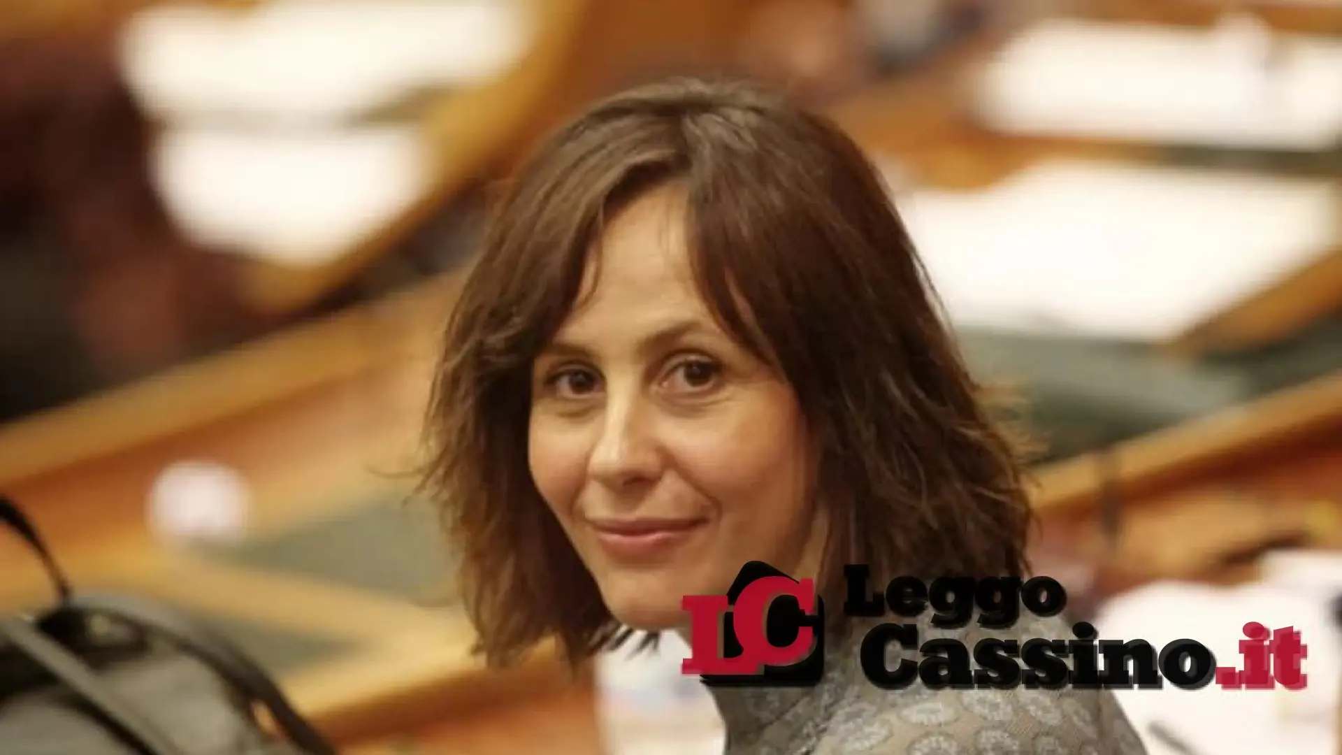 Assorbenti gratis nelle scuole, un passo avanti per parità e diritti delle studentesse