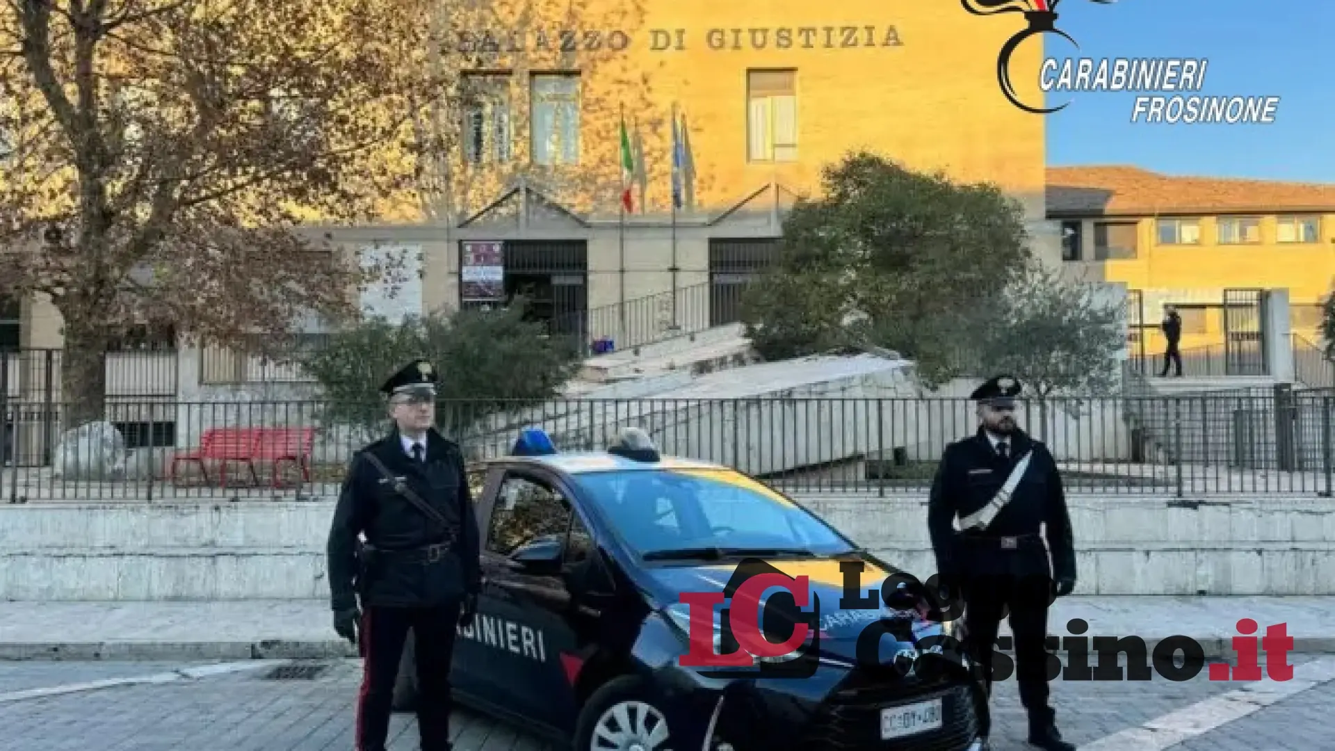 Tenta di entrare in Tribunale con un coltello a serramanico e uno spray al peperoncino