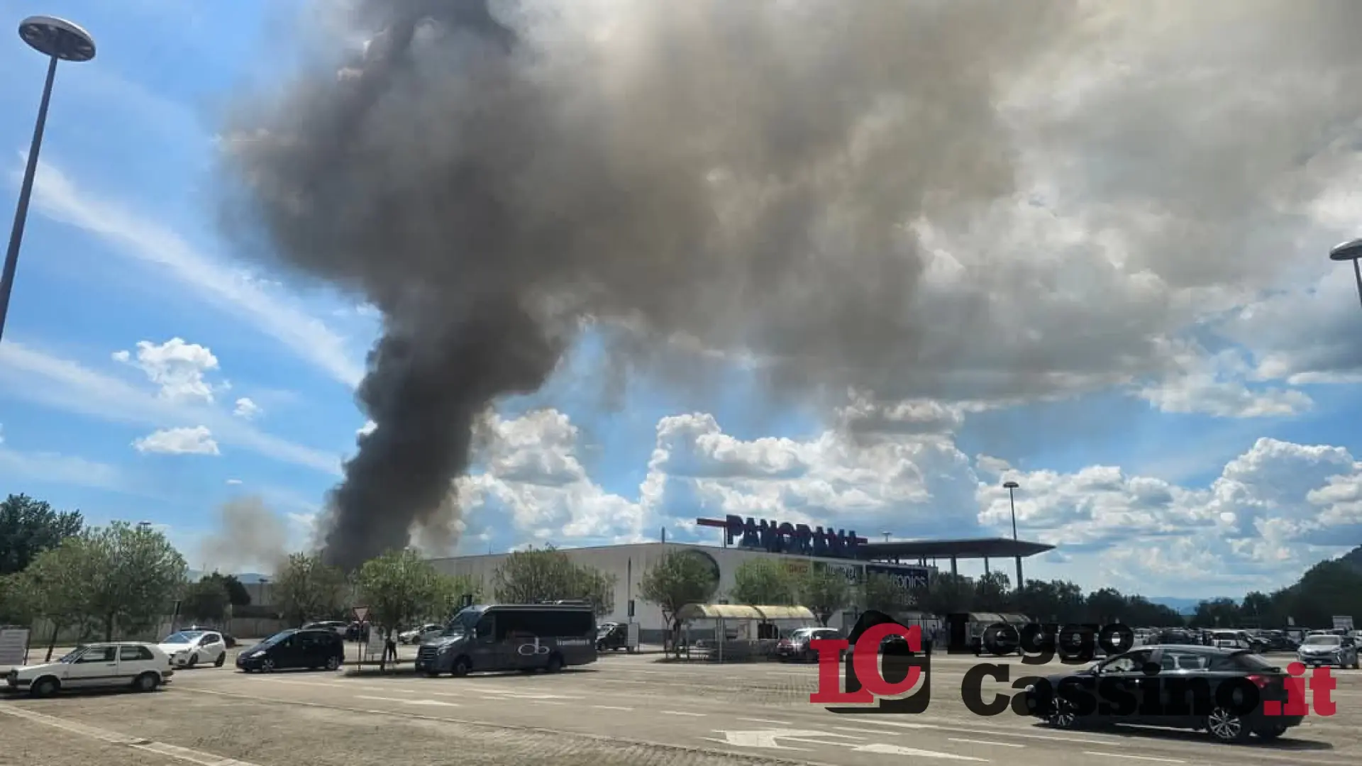 Incendio a Panorama, non si esclude alcuna pista: indagini a tutto campo