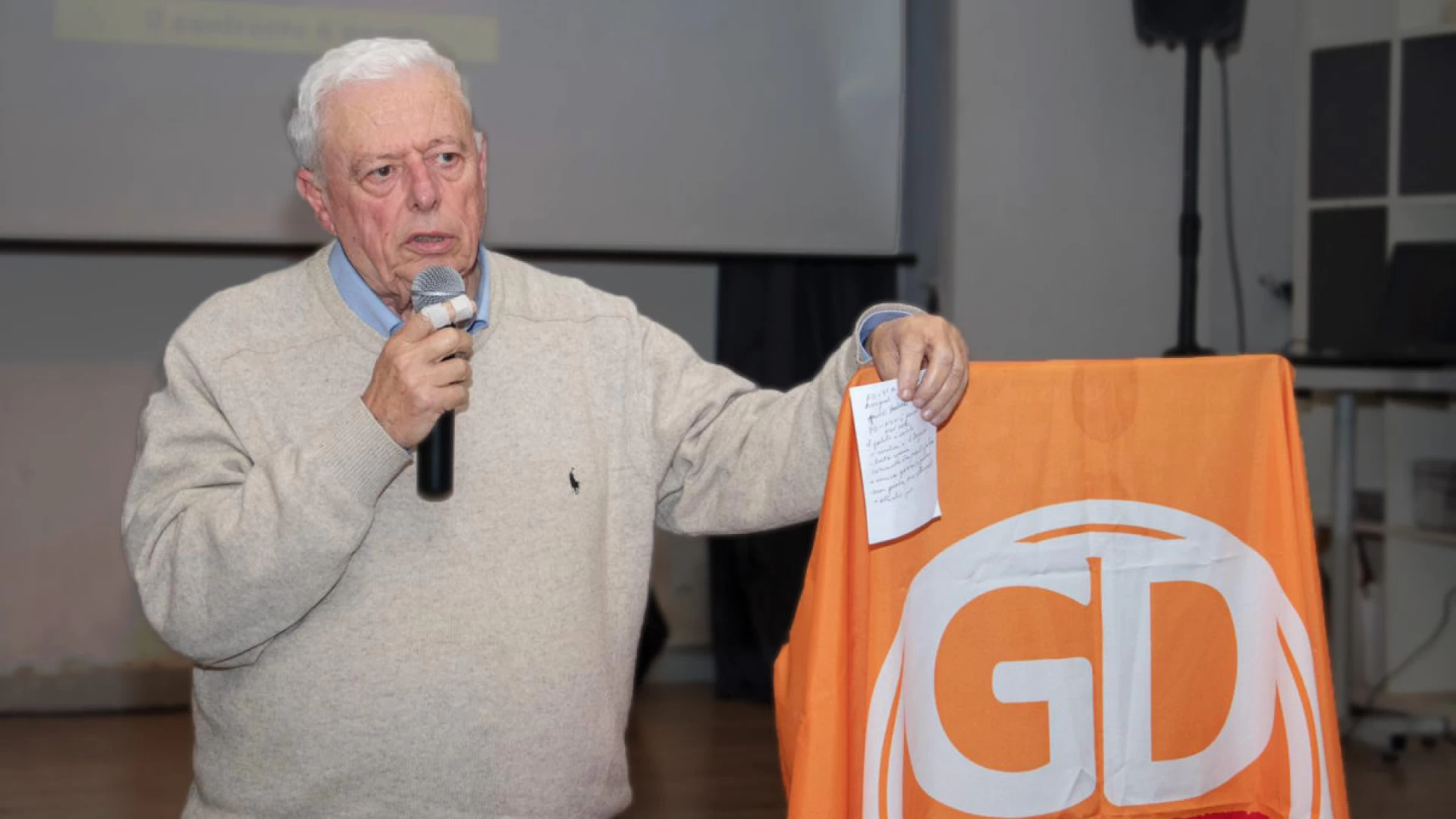 Scuola, Valditara sotto accusa: critiche e timori per il futuro dell'istruzione pubblica