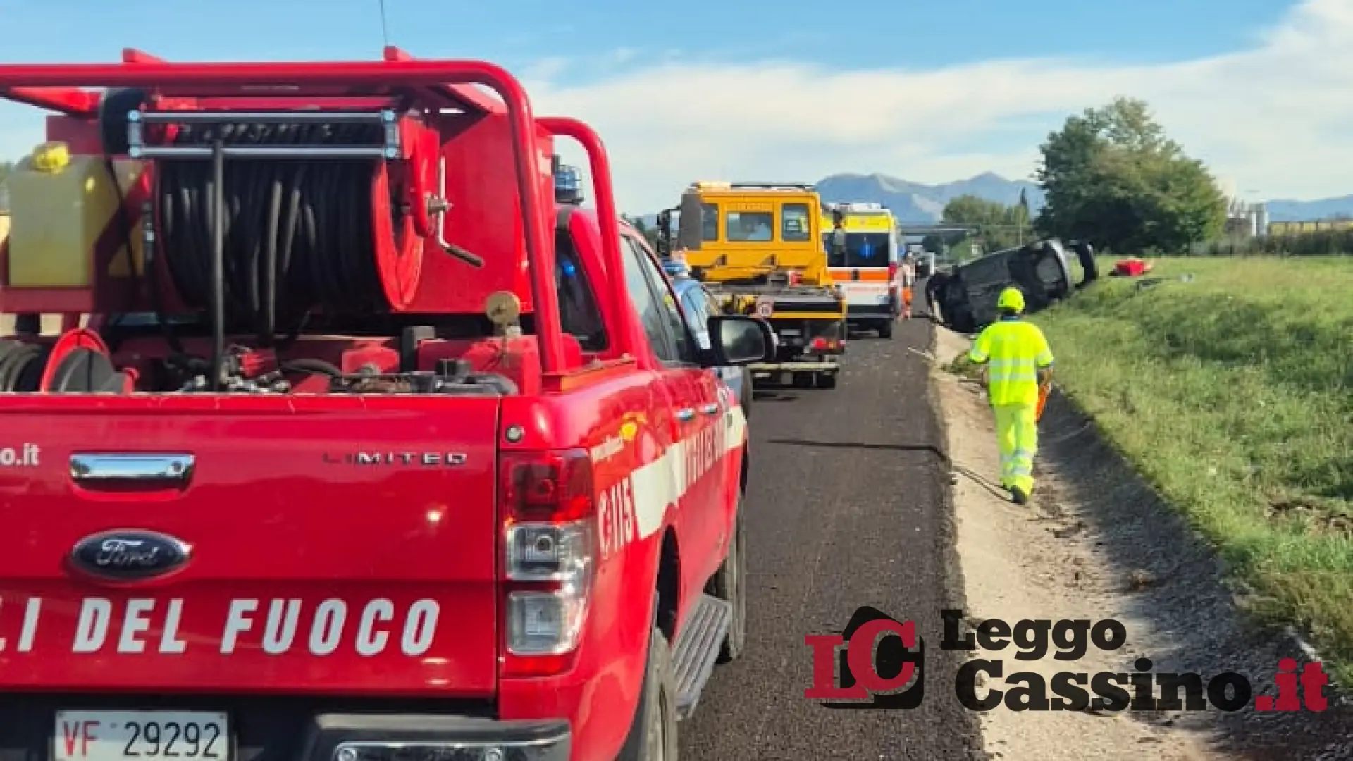 Maxi-mobilitazione di soccorsi sull'A1: auto si ribalta, elisoccorso in azione
