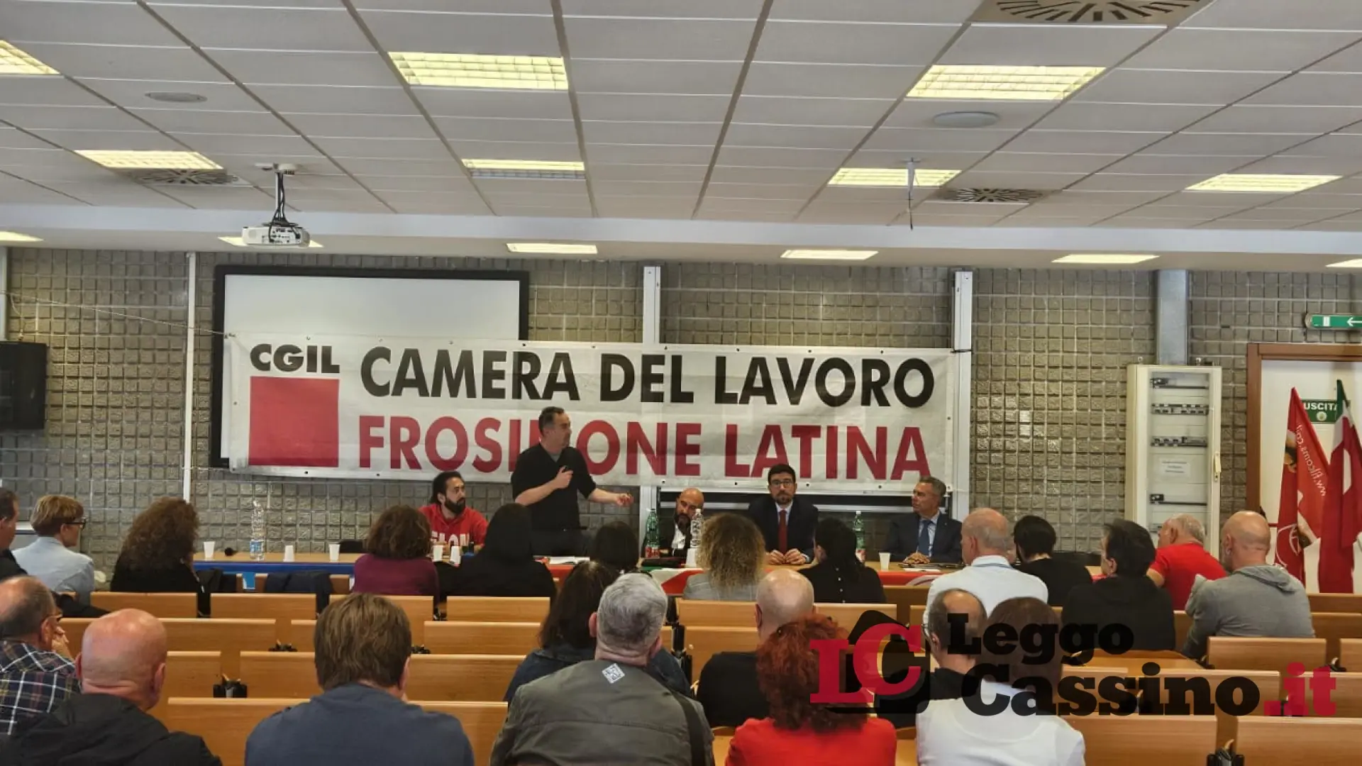 "Puzziamo di cassa integrazione": il grido di dolore degli operai Stellantis di Cassino