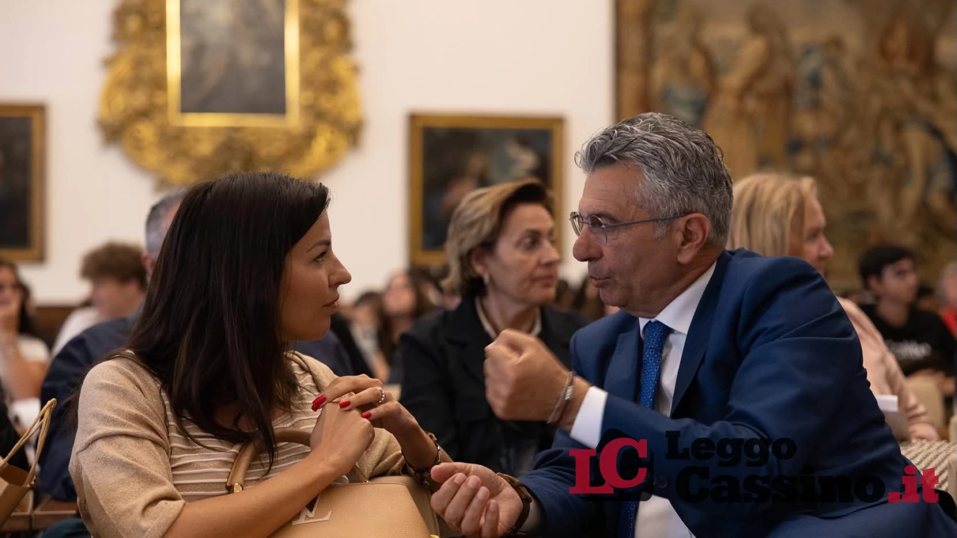 Piantedosi, Claudia Conte e il Commissariato a secco: quando un flirt conta più di mille firme