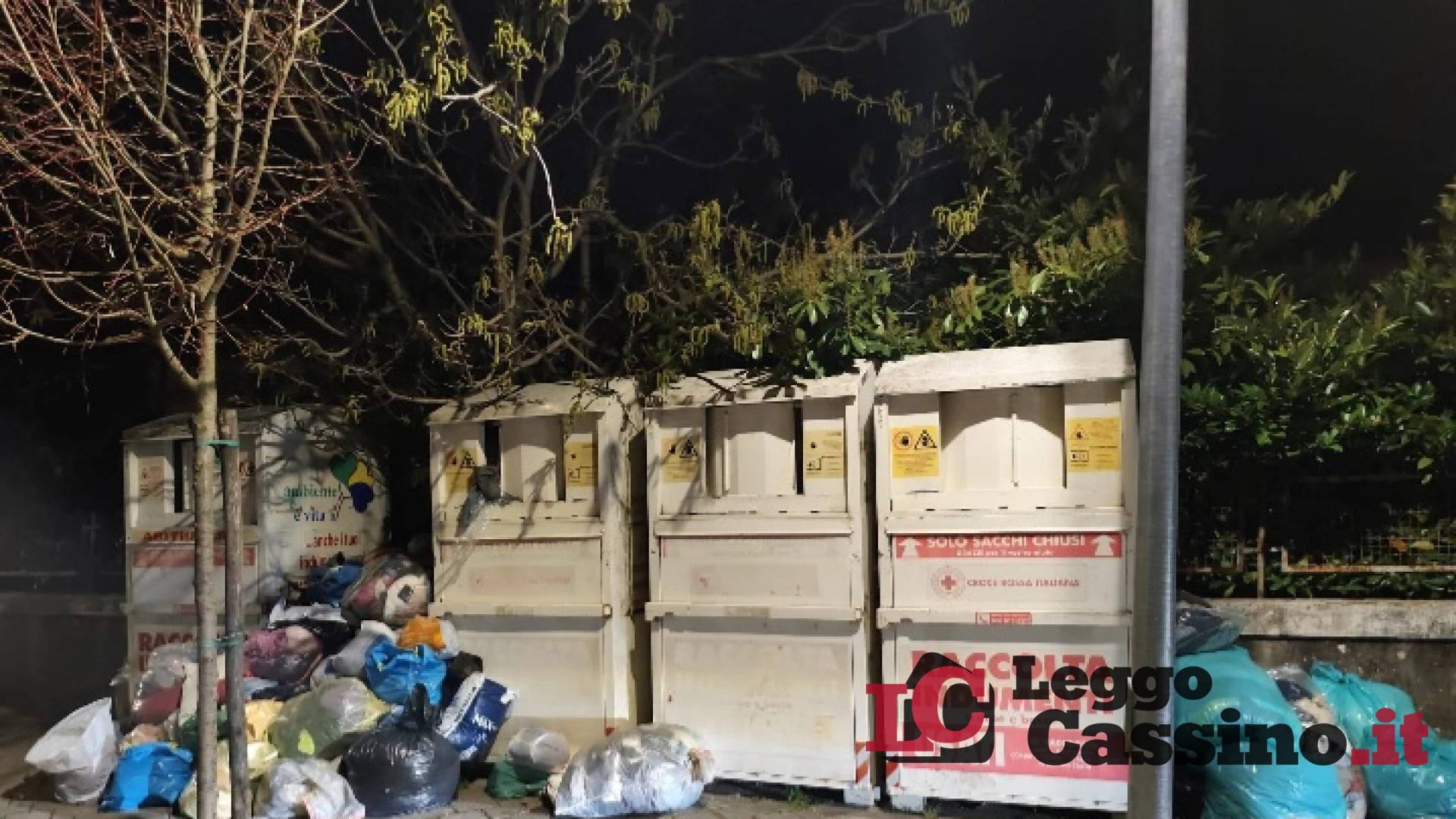 A Sant’Elia Fiumerapido contenitori strapieni da settimane e nessuno interviene