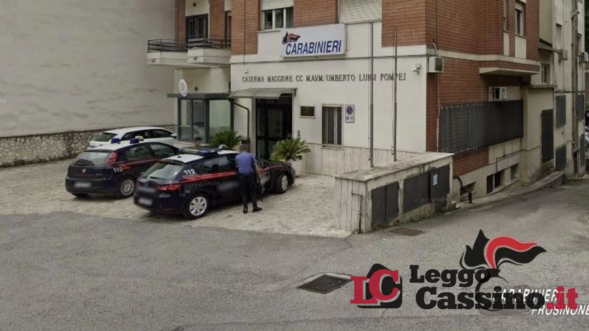 Esperia, minaccia con un coltello medici e forze dell'ordine...