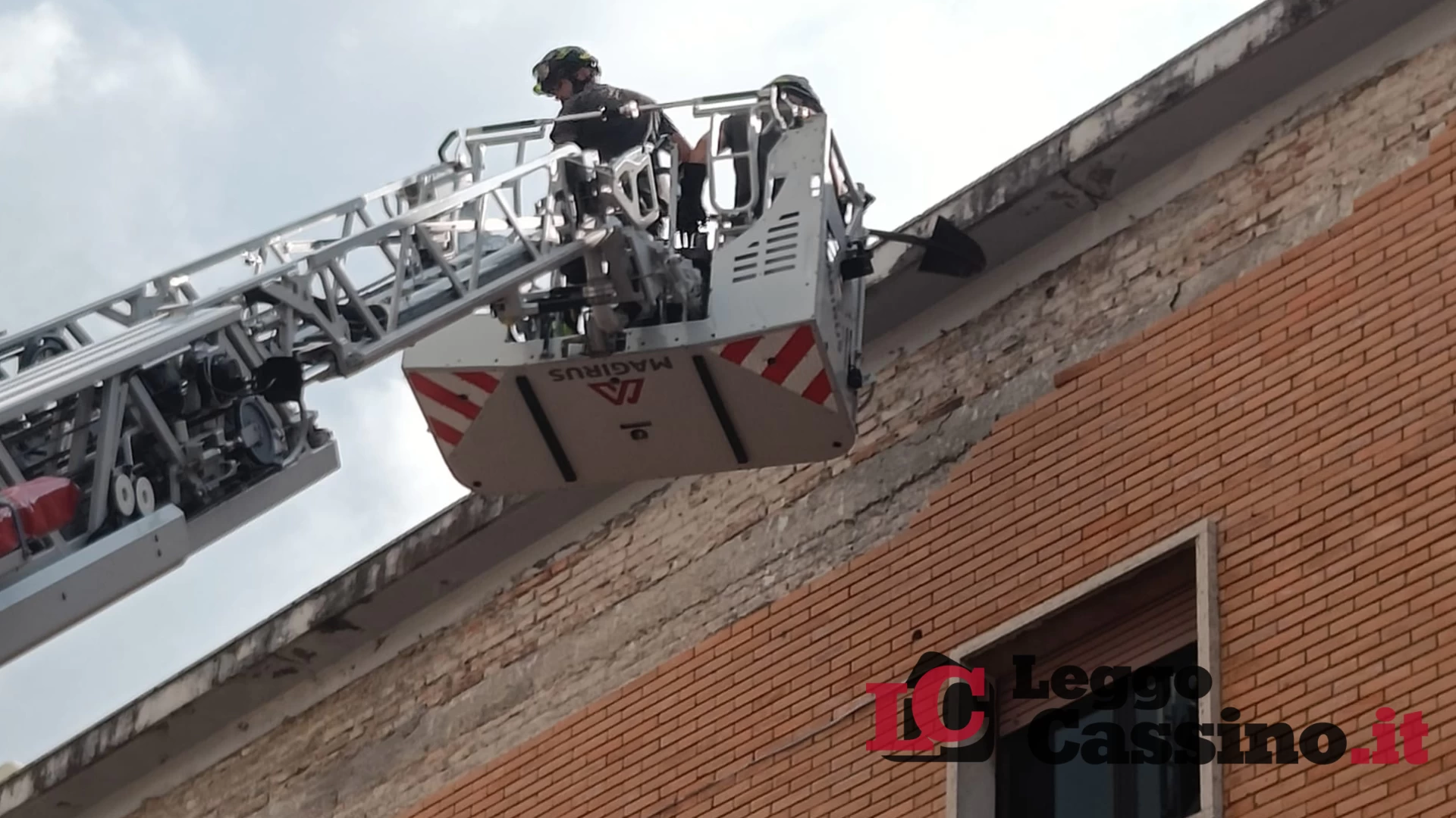 Cassino, crollano mattoni dal Comune: paura in Piazza De Gasperi