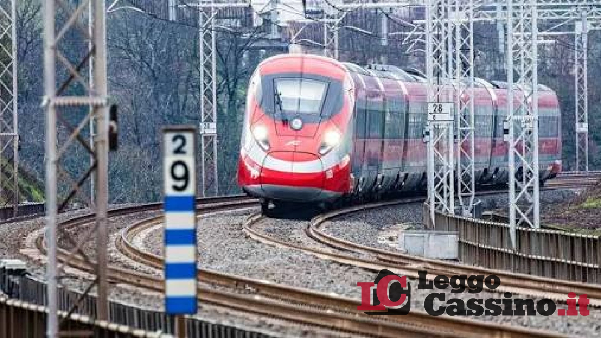 "Iniziate pure senza di me, il treno è in ritardo". Se sui binari si perdono pezzi di vita