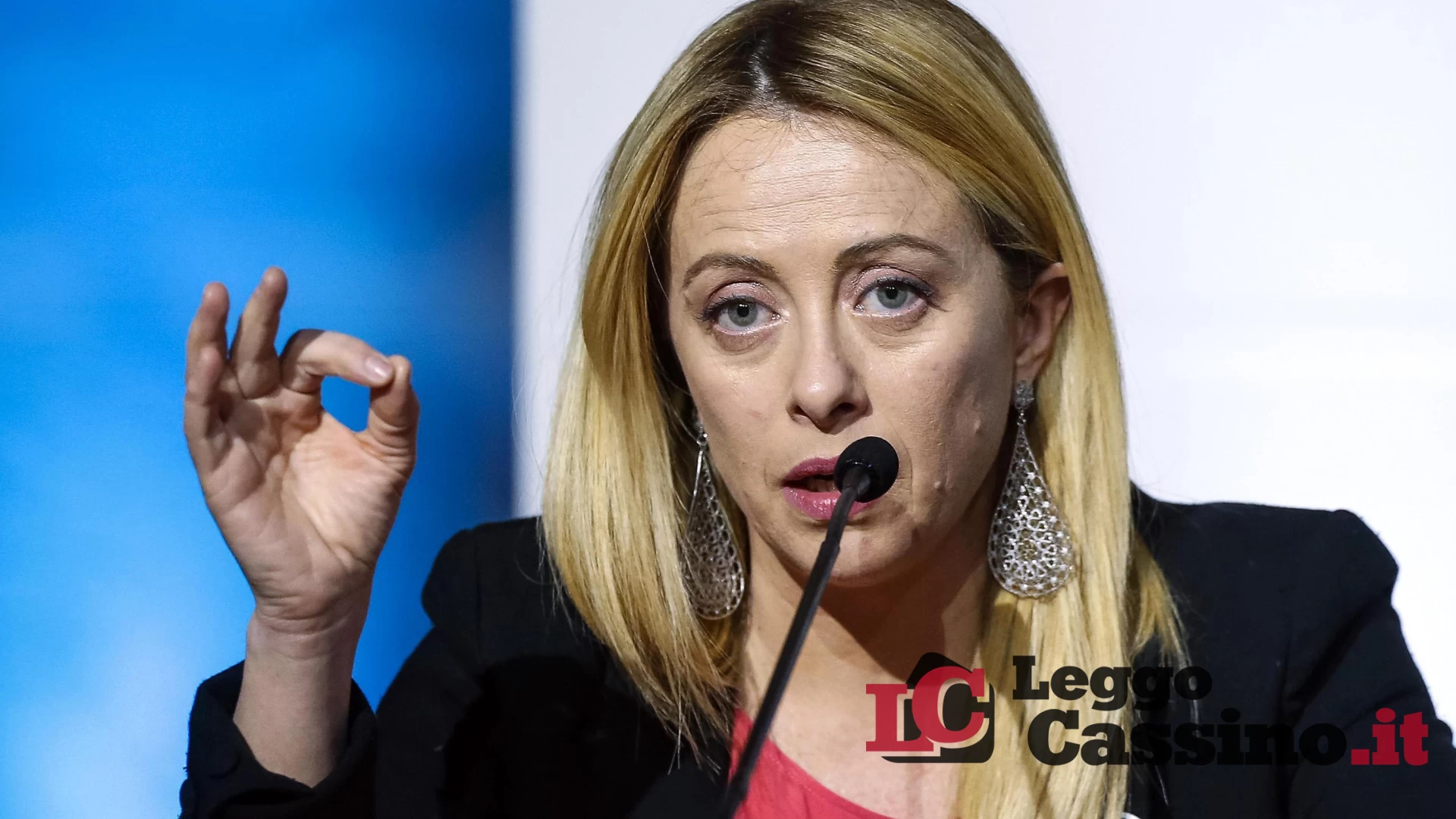Meloni è “La Ciociara”, ma non è un film: scoppia il caso politico, bufera sul Pd