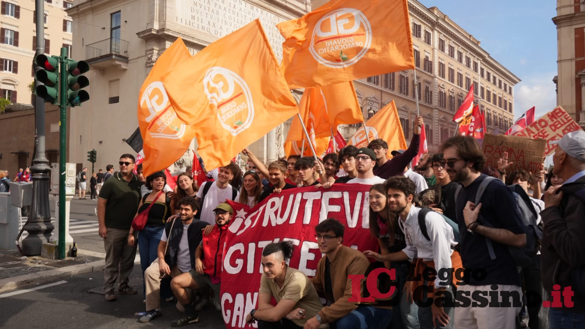 Violenza e manganelli, quando la politica dimentica che le regole valgono per tutti